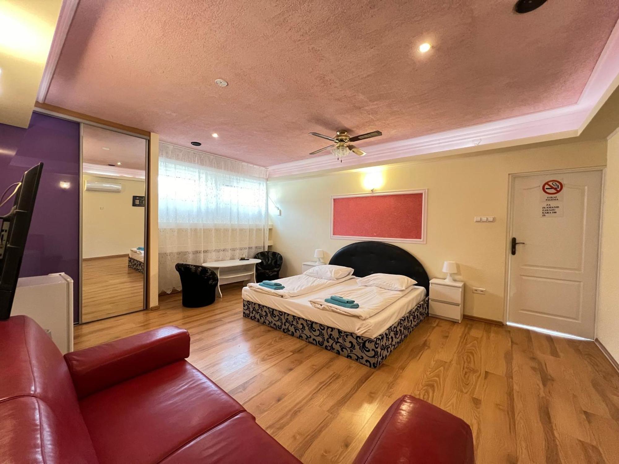 Etna - Hostel -Noclegi Rzeszow Dış mekan fotoğraf