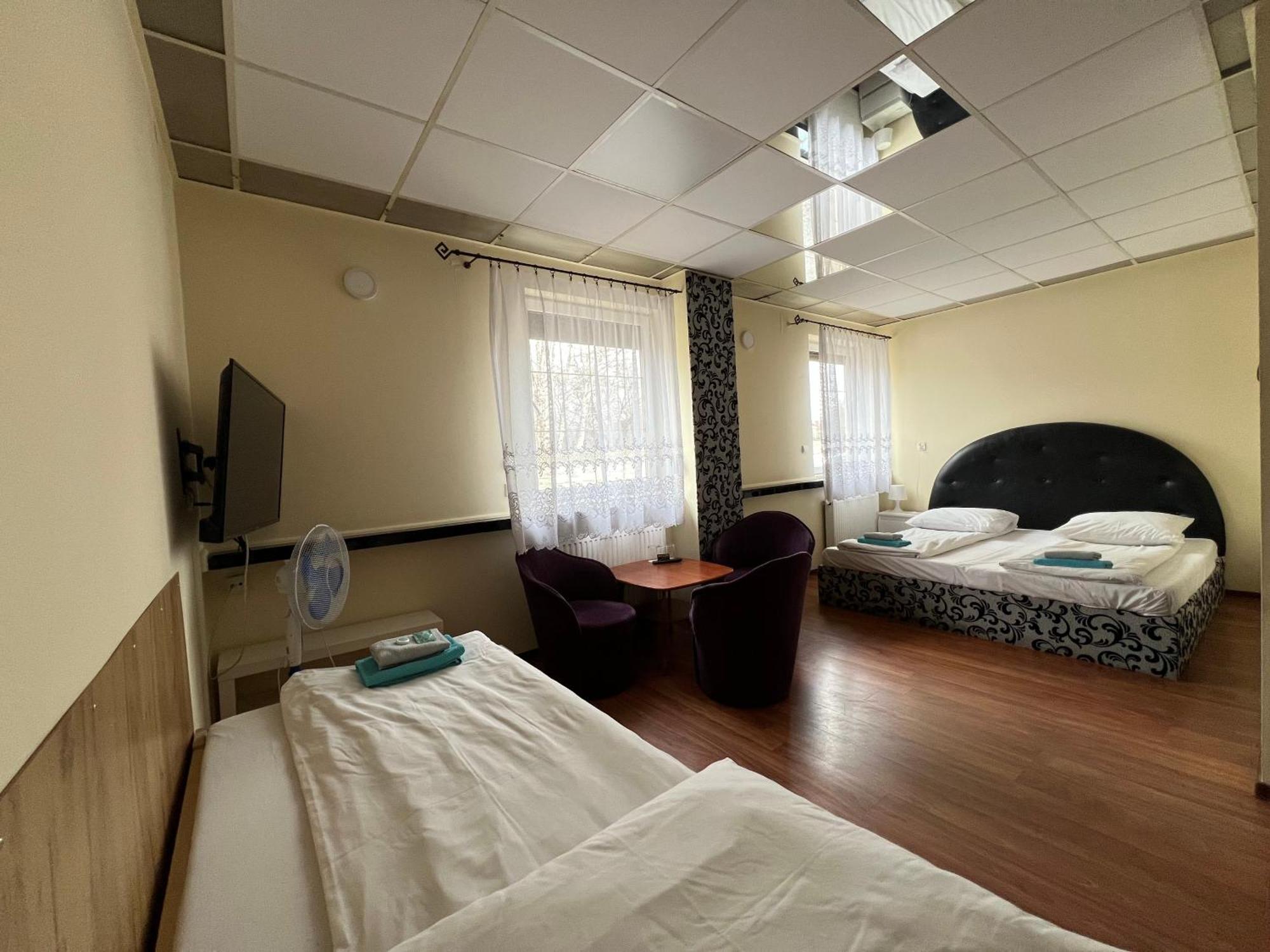 Etna - Hostel -Noclegi Rzeszow Dış mekan fotoğraf