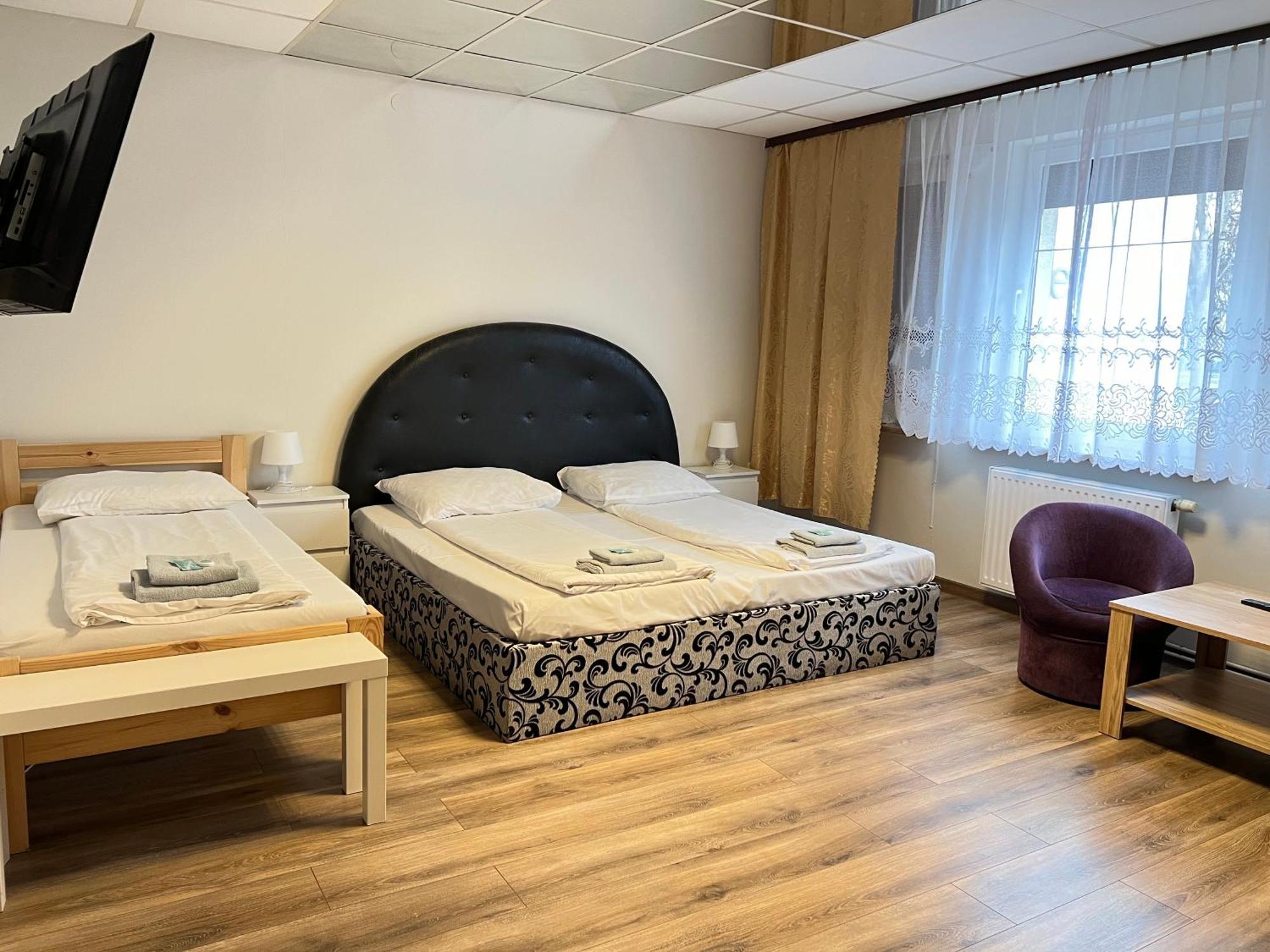 Etna - Hostel -Noclegi Rzeszow Dış mekan fotoğraf
