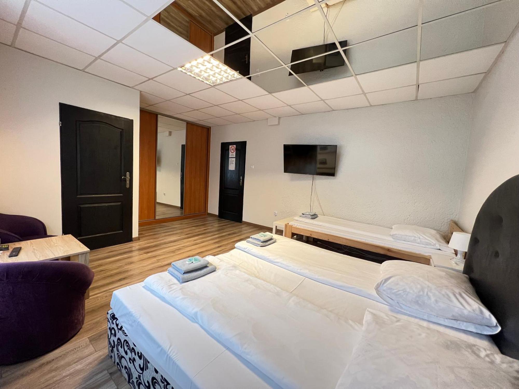 Etna - Hostel -Noclegi Rzeszow Dış mekan fotoğraf