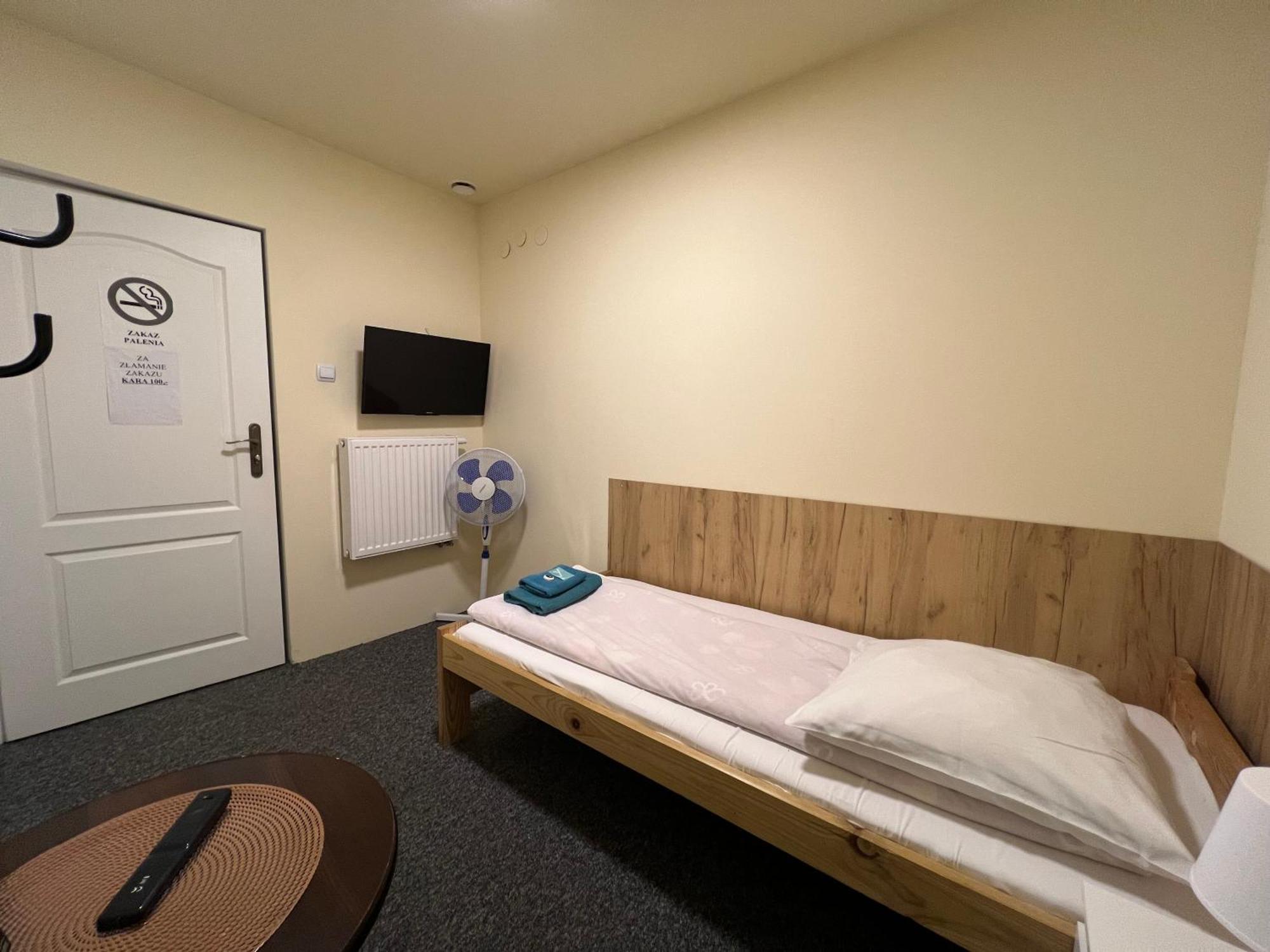 Etna - Hostel -Noclegi Rzeszow Dış mekan fotoğraf