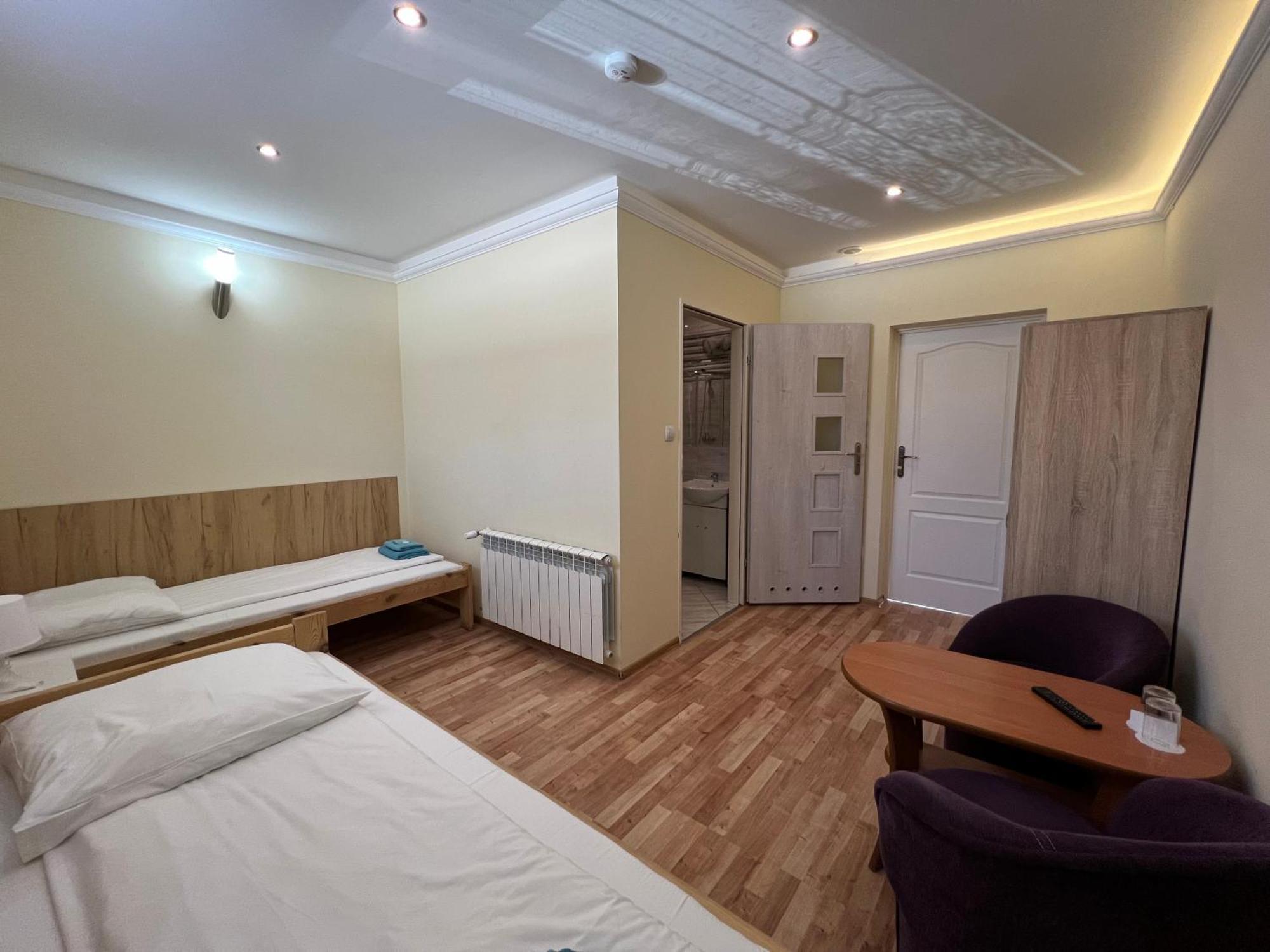 Etna - Hostel -Noclegi Rzeszow 24 Pokoje Dış mekan fotoğraf