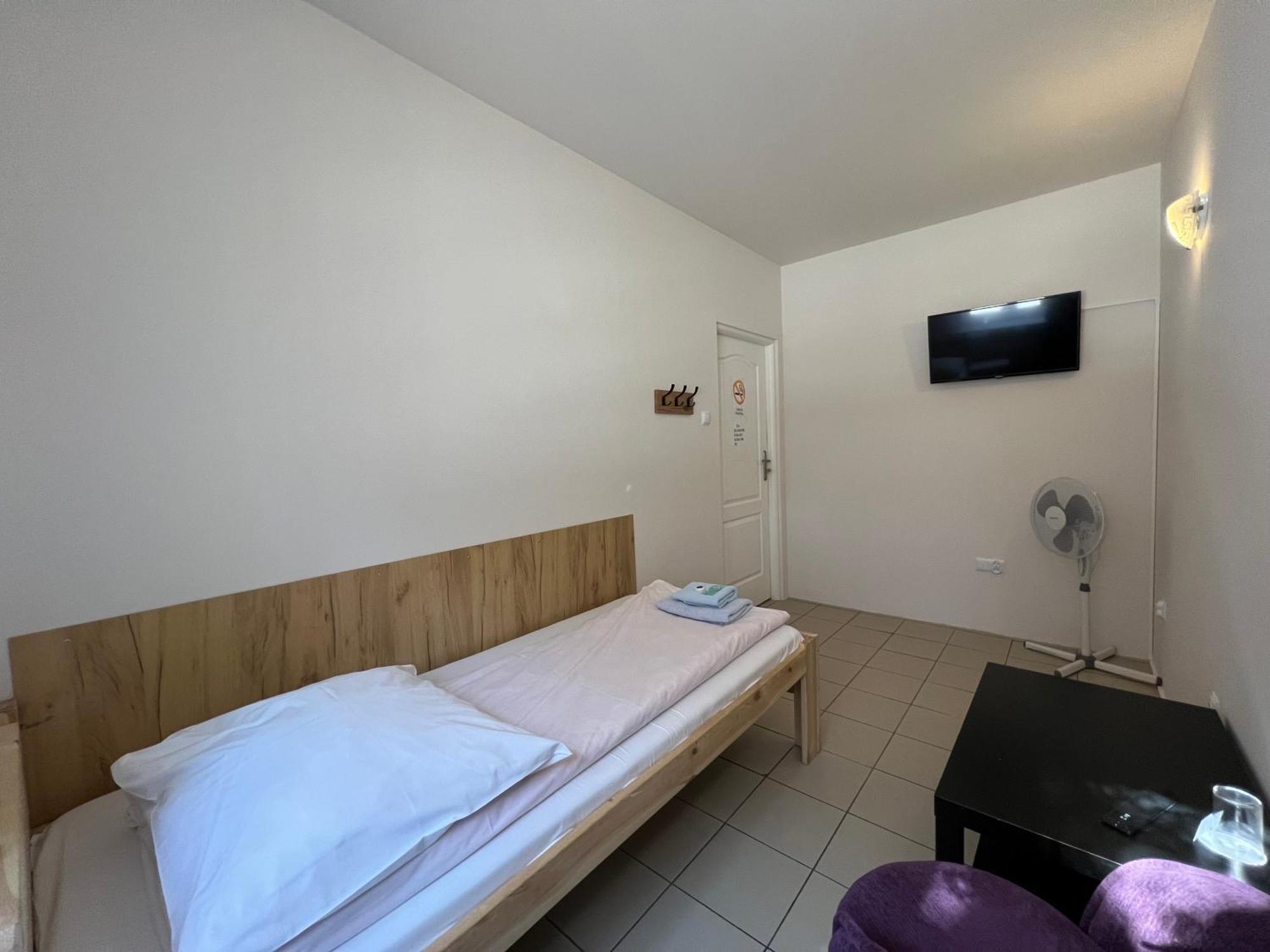 Etna - Hostel -Noclegi Rzeszow Dış mekan fotoğraf