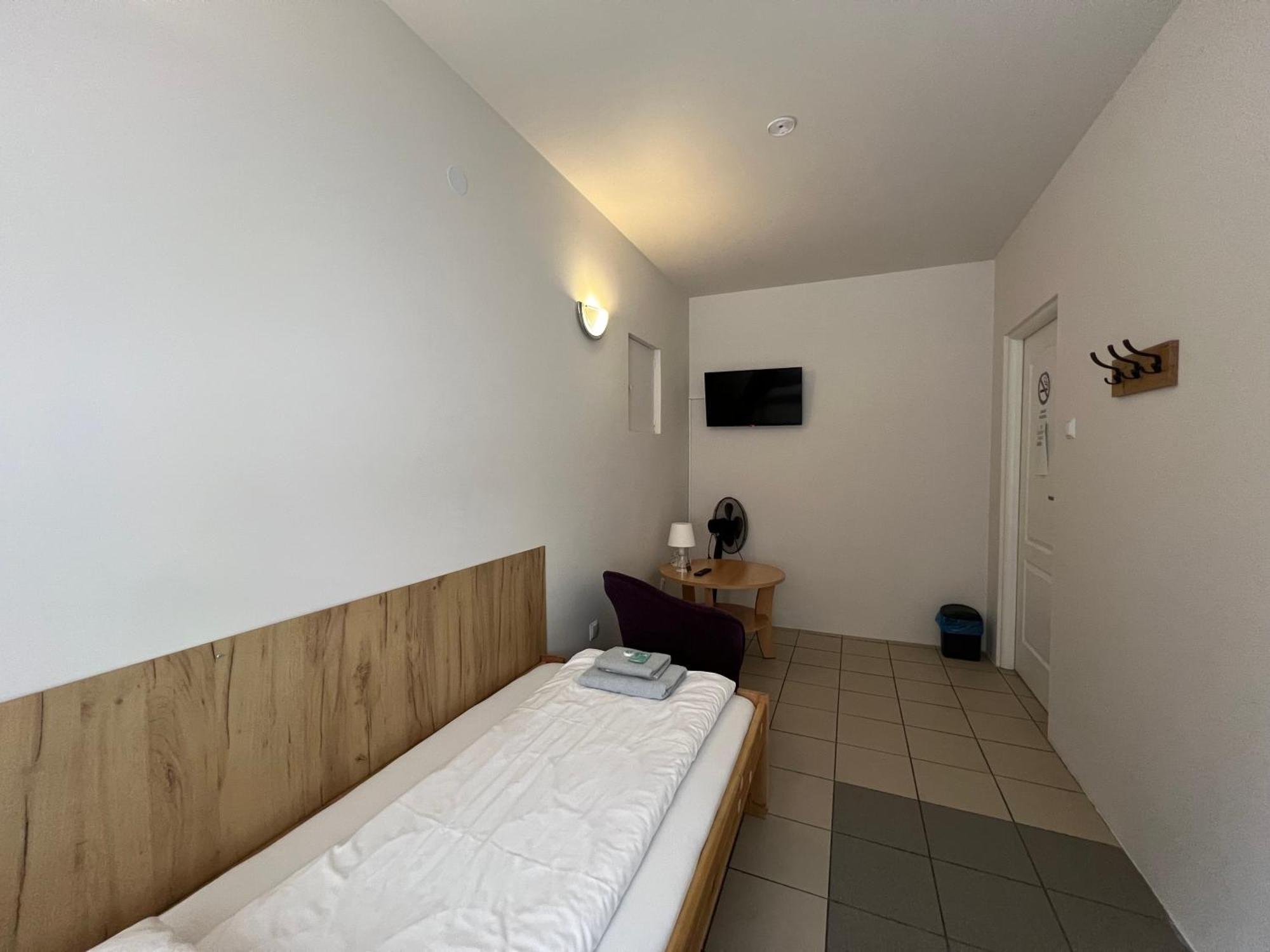 Etna - Hostel -Noclegi Rzeszow Dış mekan fotoğraf
