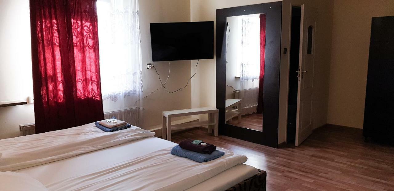 Etna - Hostel -Noclegi Rzeszow Dış mekan fotoğraf